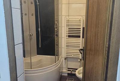 Garsonieră decomandată în Gorjului