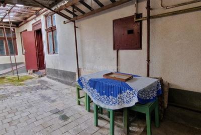 Casă cu 4 camere în Muncitoresc