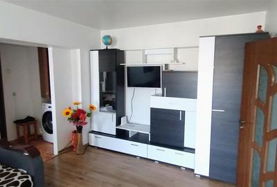Apartament cu 2 camere semidecomandat, mobilat în Unirii Sud