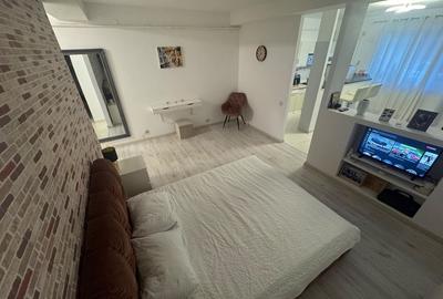 Apartament cu 2 camere nedecomandat în Apărătorii Patriei