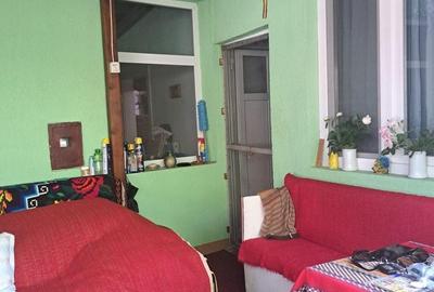 Casă cu 2 camere cu Teren 250 Mp în Burdea
