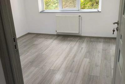 Apartament cu 3 camere semidecomandat în Central - 1