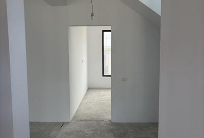 Casă cu 4 camere în Central - 2
