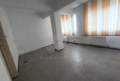 Spațiu comercial, de 245 mp, în Central - 3