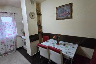 Apartament cu 3 camere decomandat în Alfa