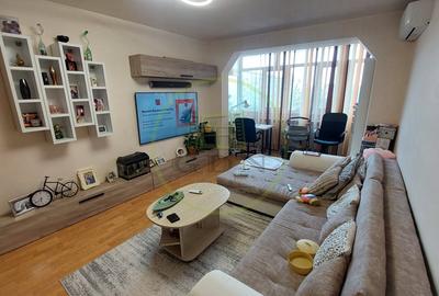 Apartament cu 3 camere semidecomandat, mobilat în Craiovița Nouă