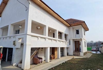 Casă individuală cu 5 camere cu Canalizare în Curtișoara