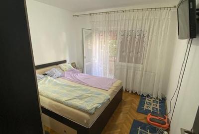 Apartament cu 4 camere în Micro 17