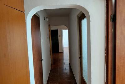 Apartament cu 3 camere decomandat în Crângași