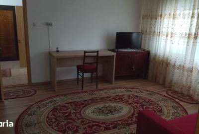 Apartament cu 2 camere semidecomandat în Micro 3 - 4