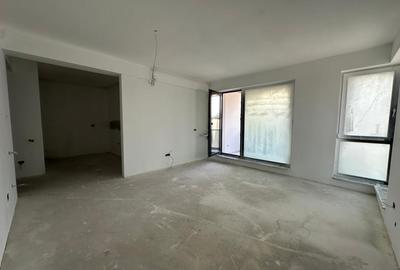 Apartament cu 3 camere semidecomandat în Moșilor
