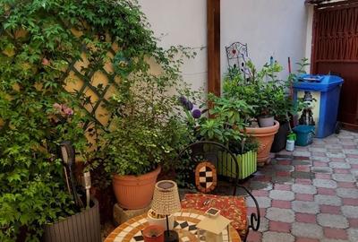 Casă cu 2 camere în Drumul Carului