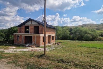 Casă cu 4 camere cu Teren 149 Mp în Apahida