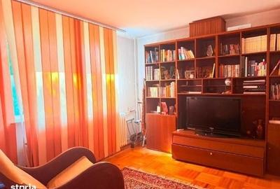 Apartament cu 3 camere decomandat în Drumul Taberei