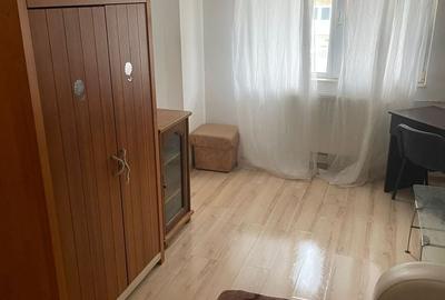 Garsonieră decomandată în Confecții