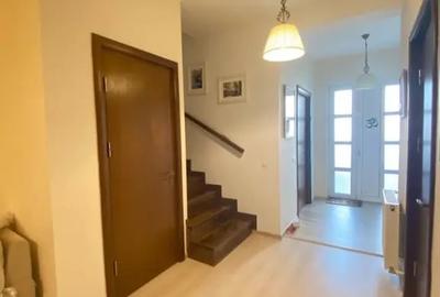 Casă cu 4 camere cu Teren 300 Mp în Central