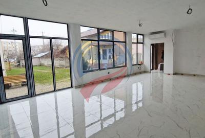 Spațiu comercial, de 120 mp, în Central