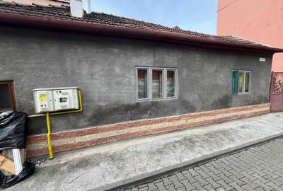 Casă individuală cu 2 camere cu Canalizare în Central - 1