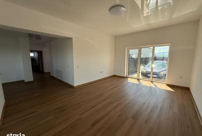 Casă cu 4 camere în Purcăreni - 2