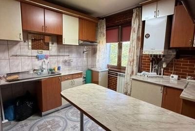 Apartament cu 4 camere semidecomandat în Central