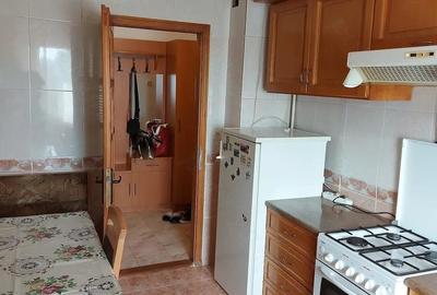 Apartament cu 3 camere decomandat în Complex Studențesc