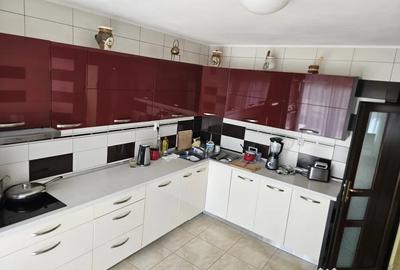 Casă cu 7 camere în Dancu