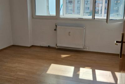 Apartament cu 2 camere semidecomandat în Vatra Luminoasă