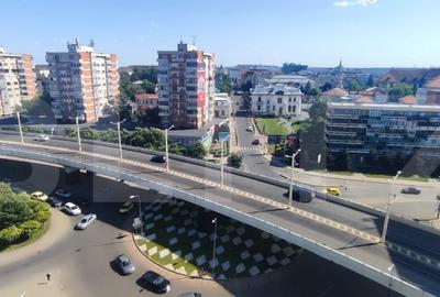 Apartament cu 3 camere circular, mobilat în Central