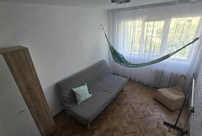 Apartament cu 3 camere semidecomandat în Veteranilor