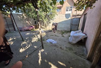 Casă cu 3 camere cu Teren 300 Mp în Central