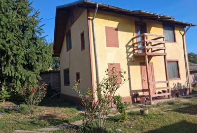 Casă cu 4 camere în Târgșoru Vechi