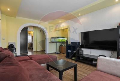 Apartament cu 4 camere decomandat, mobilat în Sebastian