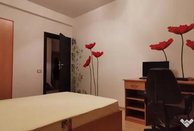 Garsonieră decomandată în Roșu