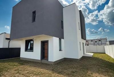 Casă cu 4 camere cu Teren 380 Mp în Central