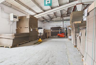 Spațiu industrial, de 1,320 mp, în UTA - 12