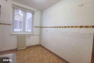 Apartament cu 3 camere decomandat în Decebal - 2