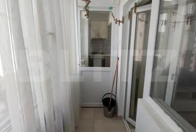 Apartament cu 3 camere decomandat în Micro 6