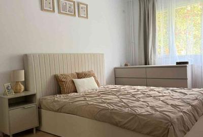 Apartament cu 3 camere semidecomandat în Titan