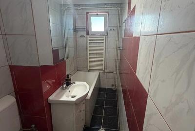 Apartament cu 3 camere semidecomandat în 9 Mai
