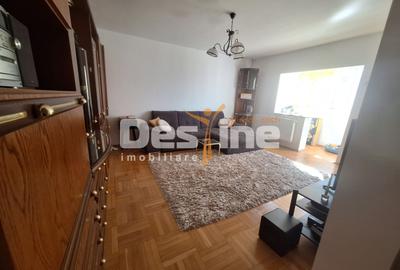 Apartament cu 3 camere decomandat, mobilat în Nerva Traian