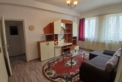 Apartament cu 2 camere semidecomandat, mobilat în Central