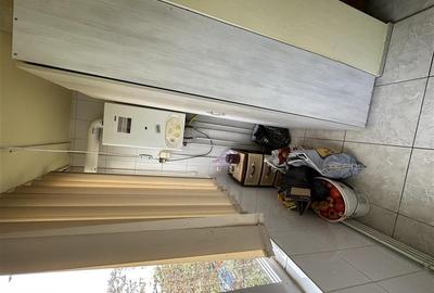 Apartament cu 3 camere decomandat în Plăvăț II - 10