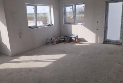 Casă cu 4 camere cu Canalizare în Ovidiu - 3