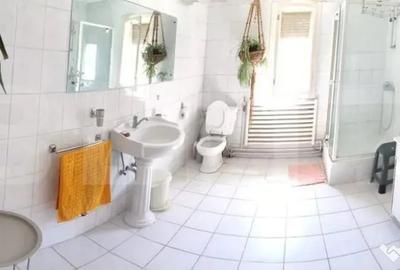 Casă cu 7 camere cu Teren 330 Mp în Burdea - 3