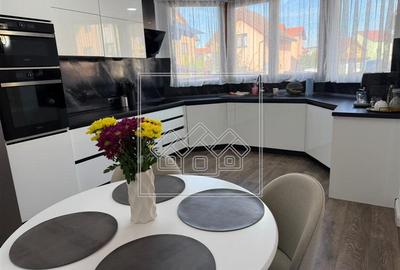 Casă cu 4 camere cu Teren 264 Mp în Tineretului