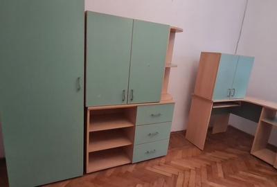 Apartament cu 3 camere semidecomandat în Central