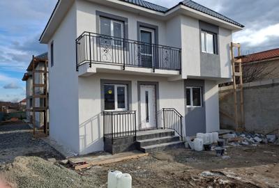 Casă cu 4 camere cu Teren 200 Mp în Sud