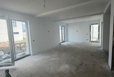 Casă cu 4 camere cu Teren 275 Mp în Central - 2