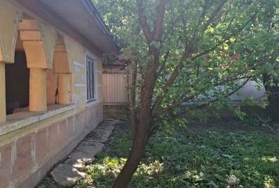 Casă cu 2 camere cu Teren 2156 Mp în Central