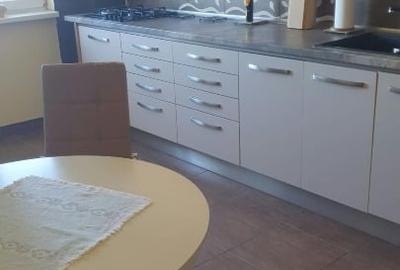 Apartament cu 4 camere semidecomandat, mobilat în Brâncoveanu